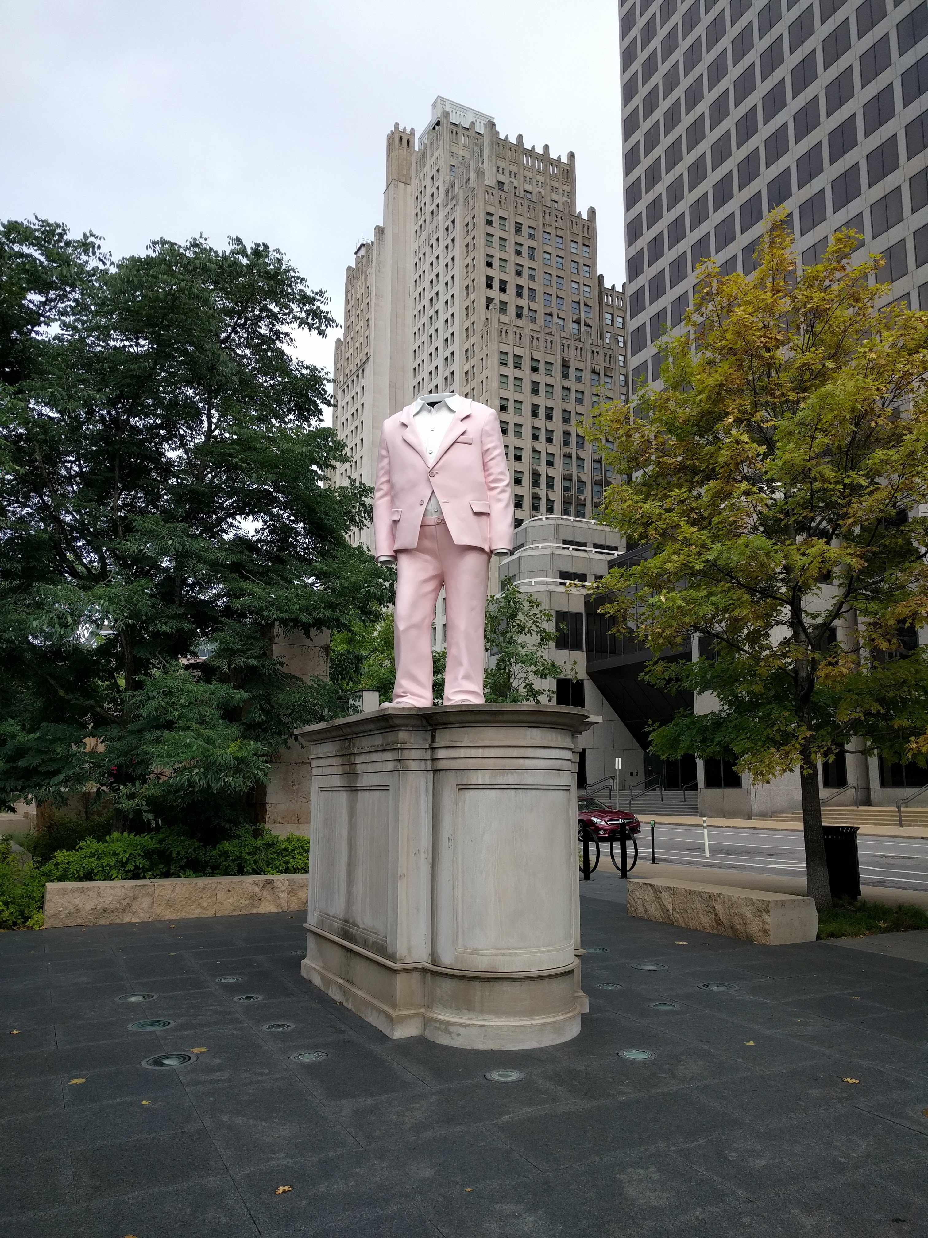 Statue of heaadless suit in Citygarden